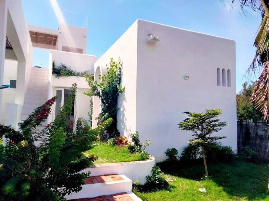 Ho Lan Retreat, Villa Mat Bien Danh Cho 8 Nguoi. Pho Tri Buitenkant foto